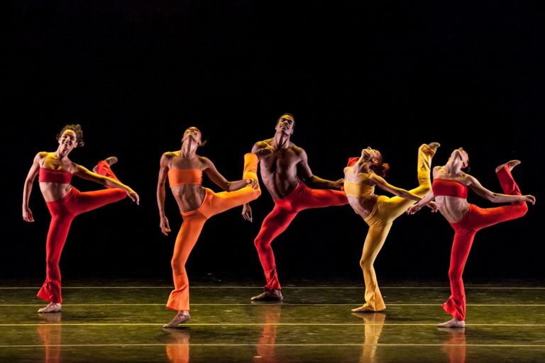 Conheça a história e a trajetória do Grupo Corpo companhia de dança contemporânea de Minas Gerais